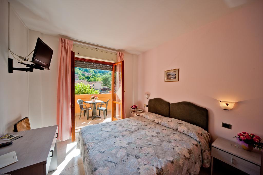 Hotel Il Quadrifoglio Cascia Szoba fotó