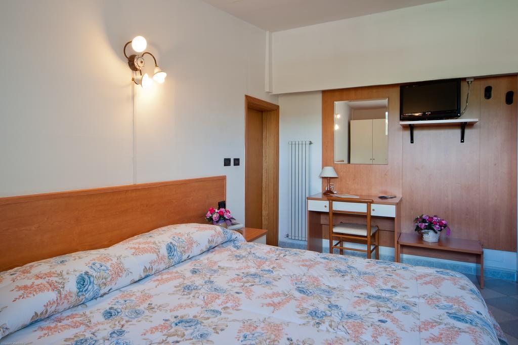 Hotel Il Quadrifoglio Cascia Szoba fotó