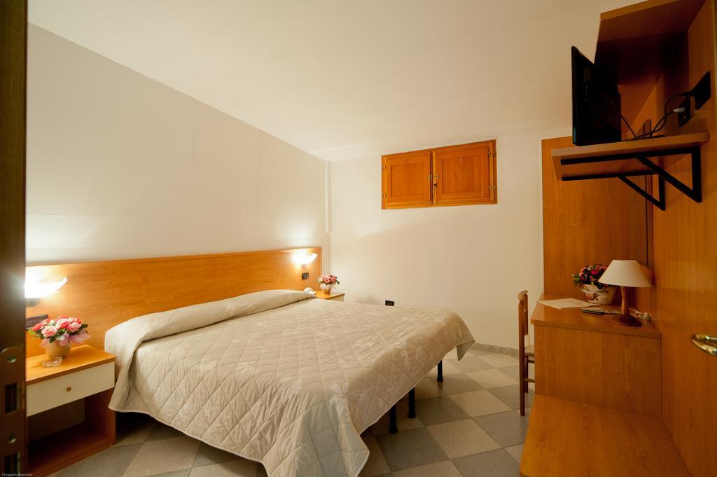 Hotel Il Quadrifoglio Cascia Szoba fotó