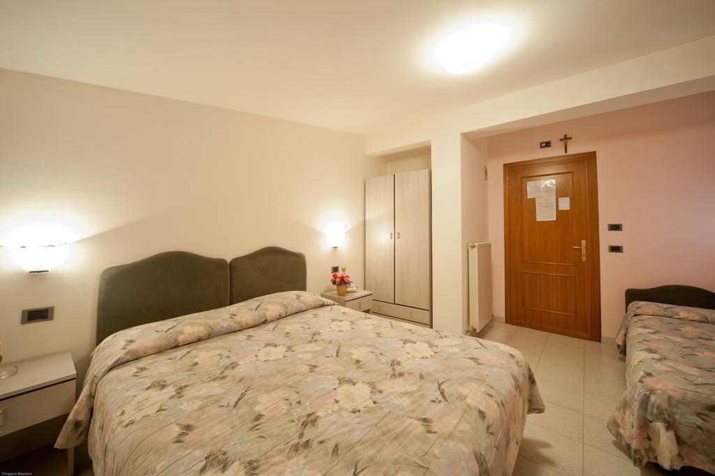 Hotel Il Quadrifoglio Cascia Szoba fotó