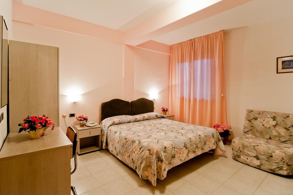 Hotel Il Quadrifoglio Cascia Szoba fotó